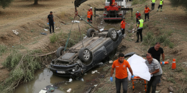Bafrada arac dere yatagina devrildi 1 olu 2 yarali gemini