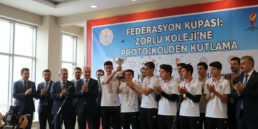 Federasyon Kupasi Samsunun Zorlu Kolejine Protokolden Kutlama gemini