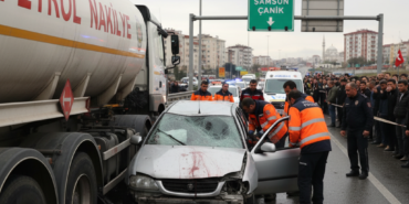 Samsun Canikteki Viyadukte Korkutan Kaza Otomobil Tankere Carpti gemini