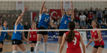 Carsambada Voleybol Heyecani Genc Kizlar Sahaya Indi gemini