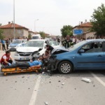 Ladikte Iki Otomobil Carpisti 4 Kisi Yaralandi gemini