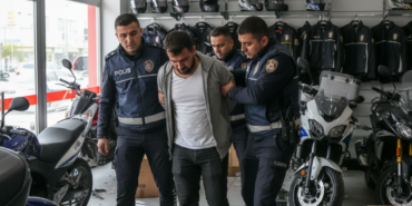 Samsunda motosiklet dukkanina giren hirsizlar yakalandi gemini