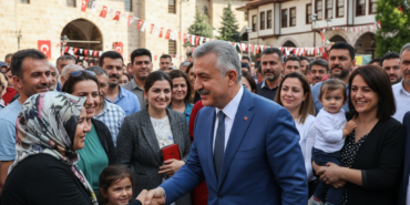 Canikte Bayramlasma Heyecani Baskan Sandikci Vatandaslarla Bulustu gemini