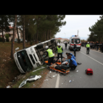 Samsun Atakumda Tur Minibusu Kazasi 4 Kisi Yaralandi gemini
