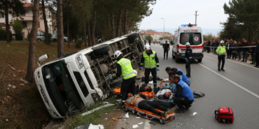 Samsun Atakumda Tur Minibusu Kazasi 4 Kisi Yaralandi gemini