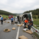 Samsunda cay yuklu tir devrildi Kazada surucu yaralandi gemini