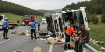 Samsunda cay yuklu tir devrildi Kazada surucu yaralandi gemini