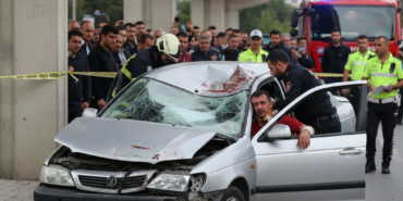 Samsunda ust gecit ayagina carpan otomobil surucusu agir yaralandi gemini