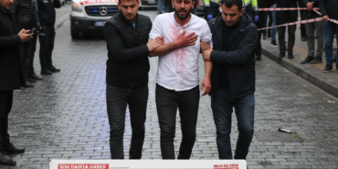 Bafrada Bicakli Kavga Gogsunden Yaralanan Sahis Agir Yaralandi gemini