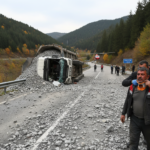 Havzada maden yuklu tir devrildi Yol cevherle doldu surucu yaralandi gemini