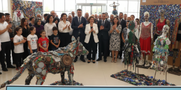 Ilkadimda copler sanata donustu Sifir Atik Sergisi acildi gemini