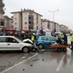 Samsun Canikte ayni bolgede pes pese kazalar 2 yarali gemini