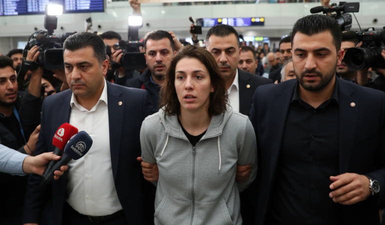 Voleybolcu Derya Cayirgan Gozaltina Alindi Operasyon Genisliyor gemini