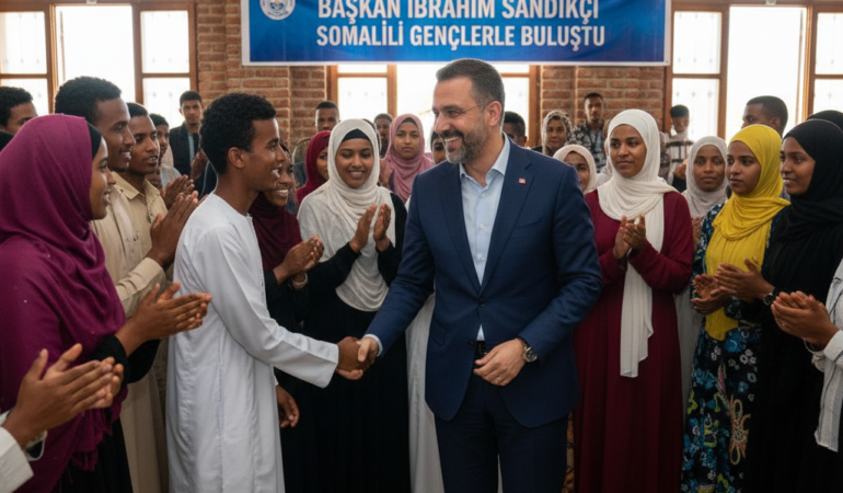 Baskan Ibrahim Sandikci Mogadisuda Somalili Genclerle Bulustu gemini