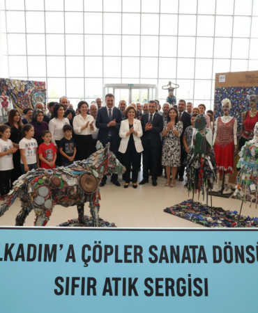 Ilkadimda copler sanata donustu Sifir Atik Sergisi acildi gemini